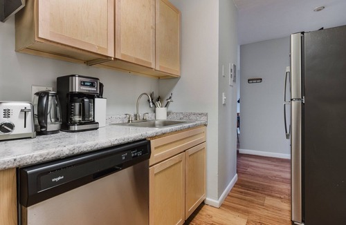 Mission Hill Apartment | Blueground | Longwood 2bd apartment
