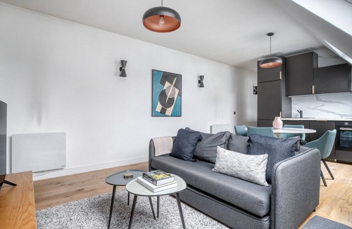 Porte-Dauphine Apartment | Blueground | Maie du 16eme, nr Trocadéro Palace