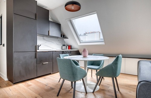 Porte-Dauphine Apartment | Blueground | Maie du 16eme, nr Trocadéro Palace