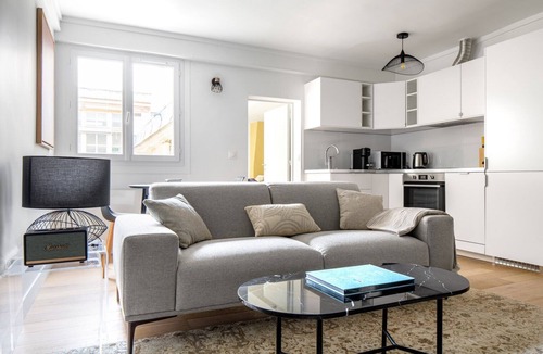 Arsenal Apartment | Blueground | Marais, nr shops & Bastille