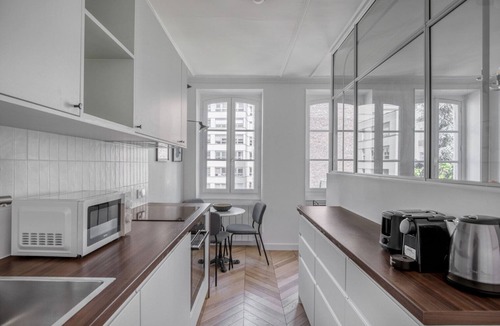 Faubourg-du-Roule Apartment | Blueground | Monceau, close to park