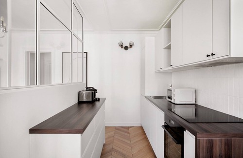 Faubourg-du-Roule Apartment | Blueground | Monceau, close to park