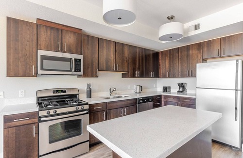 Mountain View Apartment | Blueground | Mountain View, pool, nr Shoreline Park