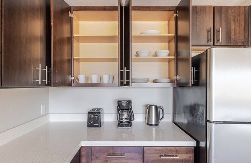 Mountain View Apartment | Blueground | Mountain View, pool, nr Shoreline Park