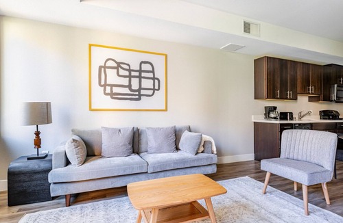 Mountain View Apartment | Blueground | Mountain View, pool, nr Shoreline Park