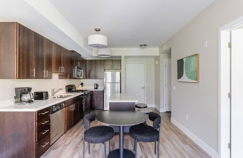 Mountain View Apartment | Blueground | Mountain View, pool, nr Shoreline Park