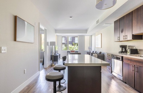 Mountain View Apartment | Blueground | Mountain View, pool, nr Shoreline Park