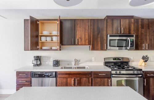 Mountain View Apartment | Blueground | Mountain View, pool, nr Shoreline Park