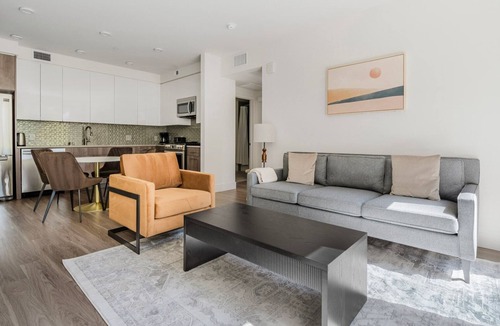 Mountain View Apartment | Blueground | Mountain View, pool, nr Shoreline Park