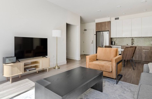 Mountain View Apartment | Blueground | Mountain View, pool, nr Shoreline Park