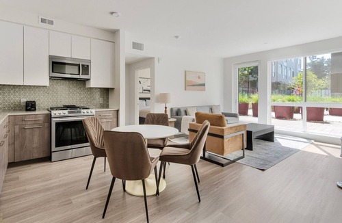 Mountain View Apartment | Blueground | Mountain View, pool, nr Shoreline Park