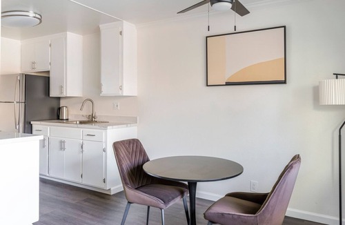 Mountain View Apartment | Blueground | Mountain View, pool, nr park