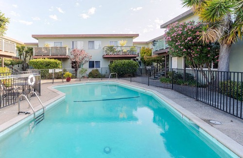 Mountain View Apartment | Blueground | Mountain View, pool, nr park