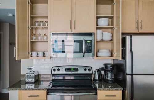 Mount Vernon Square Apartment | Blueground | Mt Vernon, pool & w/d, nr Chinatown