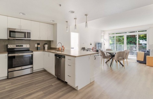 Mountain View Apartment | Blueground | N. Los Altos, pool , nr Googleplex