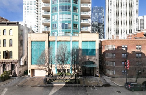 Near North Side Apartment | Blueground | Near North Side, rooftop, nr Chicago River