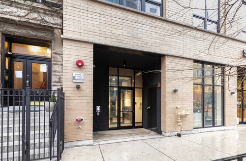 Near North Side Apartment | Blueground | Near North Side, rooftop, nr Chicago River