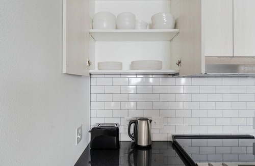 New Tacoma Apartment | Blueground | New Tacoma, balcony, nr Wright Park