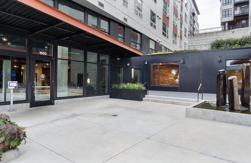 New Tacoma Apartment | Blueground | New Tacoma, balcony, nr Wright Park