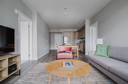 Newcastle Apartment | Blueground | Newcastle, pool & w/d, nr park