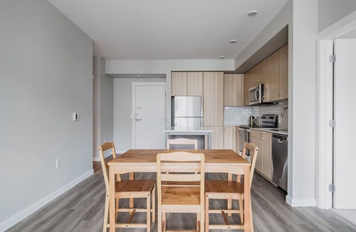 Newcastle Apartment | Blueground | Newcastle, pool & w/d, nr park