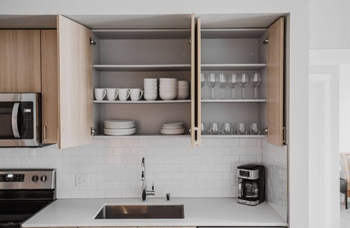 Newcastle Apartment | Blueground | Newcastle, pool & w/d, nr park