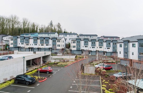 Newcastle Apartment | Blueground | Newcastle, pool & w/d, nr parks