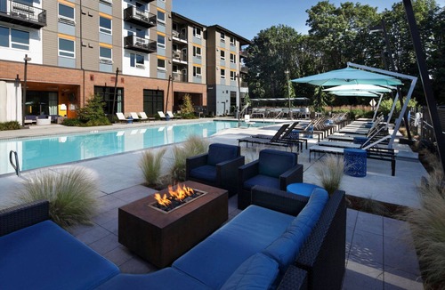 Newcastle Apartment | Blueground | Newcastle, pool & w/d, nr parks