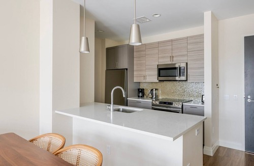 Newtonville Apartment | Blueground | Newtonville, fitness center, nr park