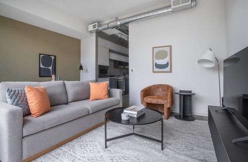 NoMa Apartment | Blueground | NoMa, rooftop pool, nr Union Station