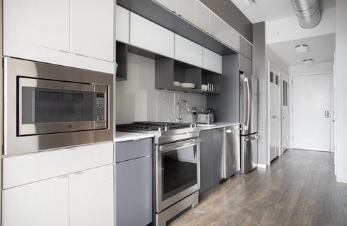 NoMa Apartment | Blueground | NoMa, rooftop pool, nr Union Station
