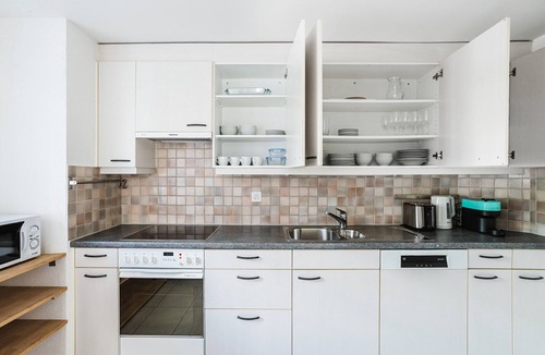 Oberstrass Apartment | Blueground | Oberstrass, rooftop, full kitchen