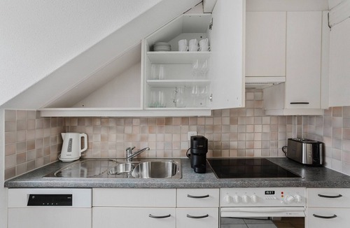 Oberstrass Apartment | Blueground | Oberstrass, rooftop, kitchen