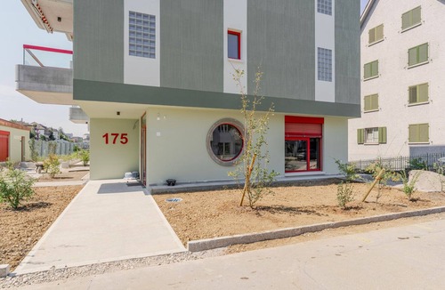 Oerlikon Apartment | Blueground | Oerlikon, balcony, nr Zurich Zoo