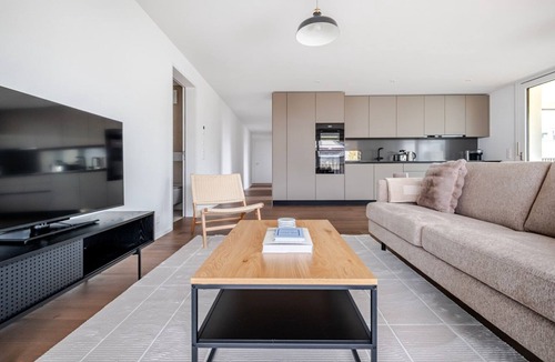 Oerlikon Apartment | Blueground | Oerlikon, balcony, nr Zurich Park