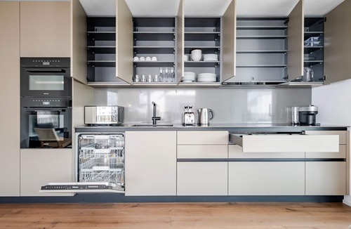 Oerlikon Apartment | Blueground | Oerlikon, balcony, nr Zurich Park