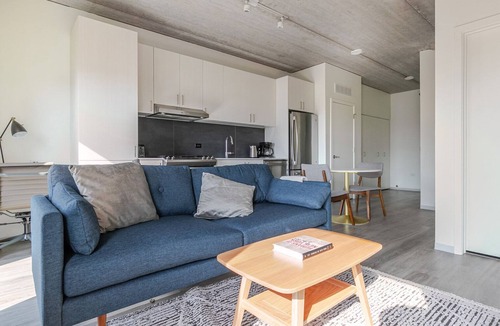 Old Town Apartment | Blueground | Old Town, rooftop, nr Lincoln Park