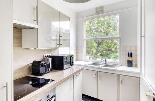 Passy Apartment | Blueground | Passy, elevator, nr Eiffel Tower