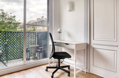 Passy Apartment | Blueground | Passy, elevator, nr Eiffel Tower