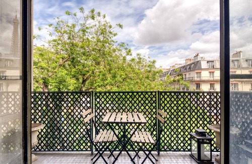 Passy Apartment | Blueground | Passy, elevator, nr Eiffel Tower