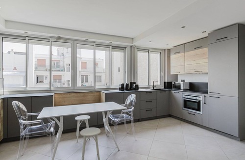 Passy Apartment | Blueground | Passy, move-in-ready + furniture