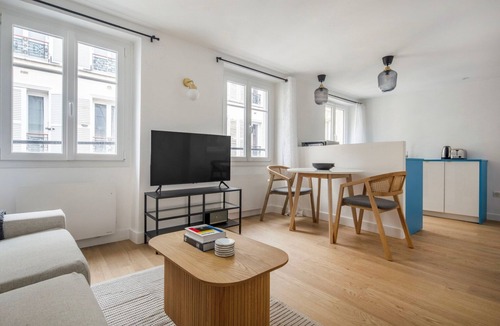 Passy Apartment | Blueground | Passy, walk to park & foodie area