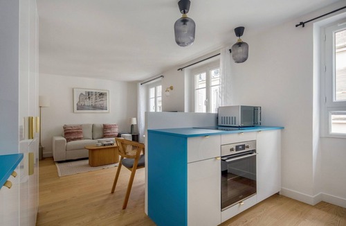 Passy Apartment | Blueground | Passy, walk to park & foodie area
