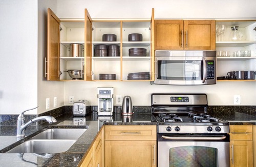 Aurora Highlands Apartment | Blueground | Pentagon City, rooftop, nr Arlington Cemetery