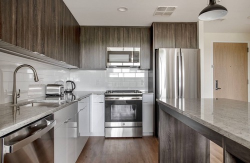 Pentagon City Apartment | Blueground | Pentagon City, rooftop, nr Potomac