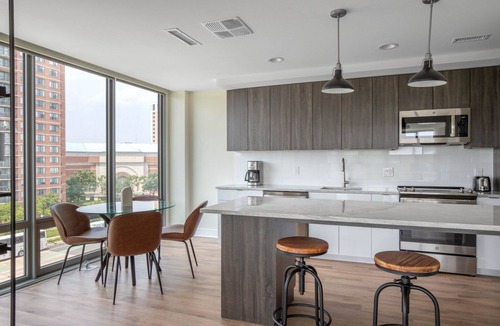Pentagon City Apartment | Blueground | Pentagon City, rooftop, nr Potomac