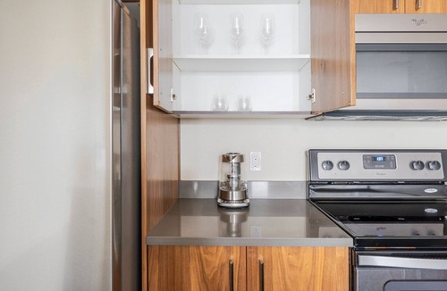 First Hill Apartment | Blueground | Pike/Pine, balcony, nr Capitol Hill