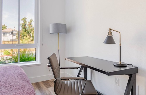 Pleasant Hill Apartment | Blueground | Pleasant Hill, balcony, nr park