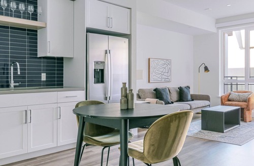 Pleasant Hill Apartment | Blueground | Pleasant Hill, pool, nr Diablo Park