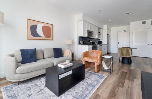 Pleasant Hill Apartment | Blueground | Pleasant Hill, pool, nr Pleasant Hill Park